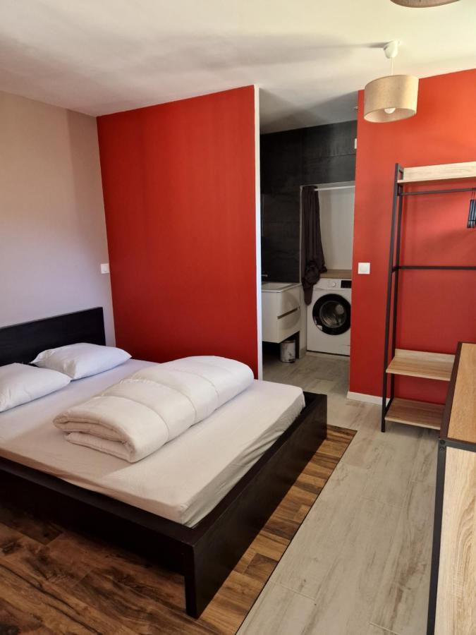 Studio 2 Chez Fred Et Val Эмбрён Экстерьер фото